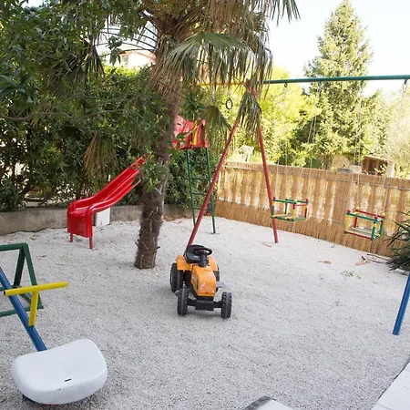 Suman With Shared Swimming Pool, 120m From The Apartament