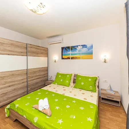 Suman With Shared Swimming Pool, 120m From The Apartament Kaštel Štafilić