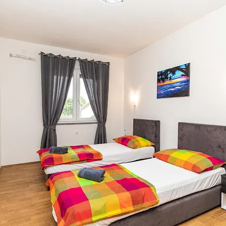Apartment Suman With Shared Swimming Pool, 120m From The *