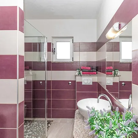Apartment Suman With Shared Swimming Pool, 120m From The