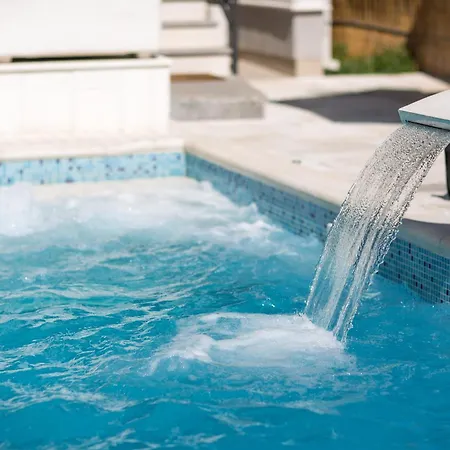 Suman With Shared Swimming Pool, 120m From The Apartament *