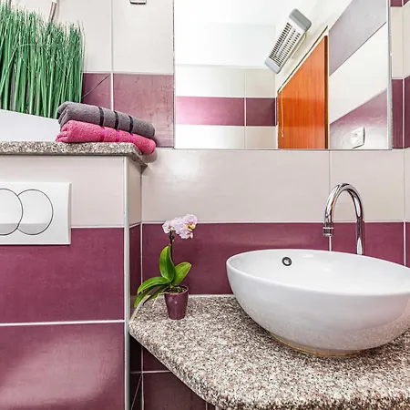Suman With Shared Swimming Pool, 120m From The Apartment
